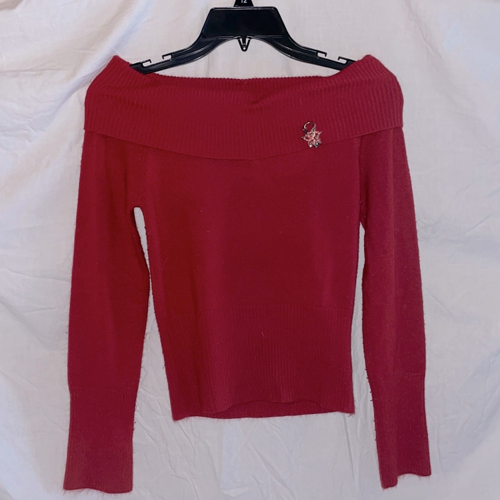 Off shoulder Sweater W/Pin